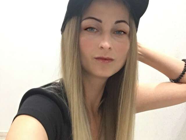 SMILEHERE free sexy photo