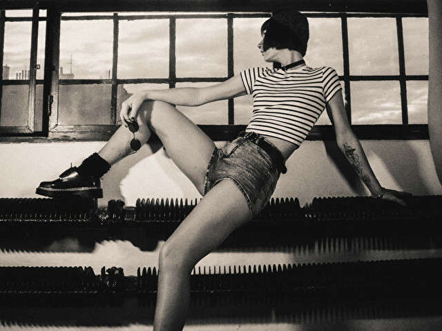 BAISER free sexy photo