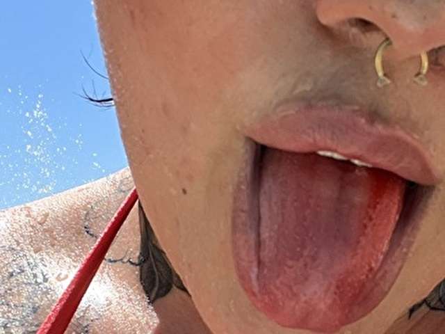 CHAARLOTTE free sexy photo