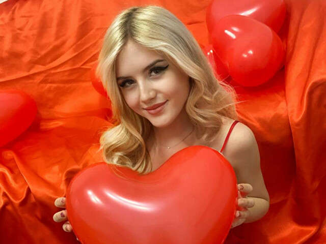 AMILICUTTIE free sexy photo
