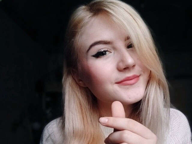 AMILICUTTIE free sexy photo