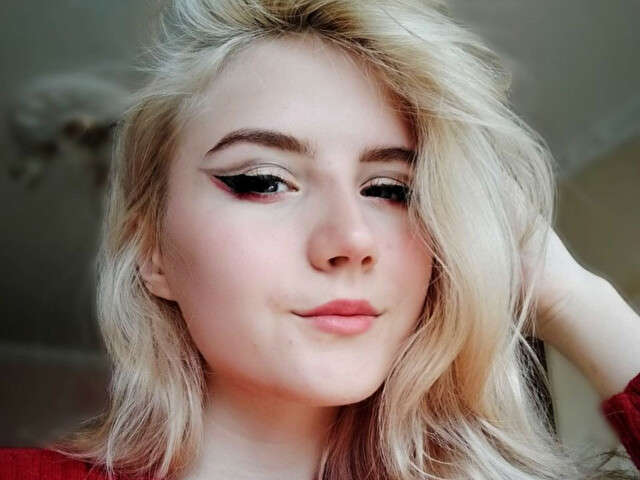AMILICUTTIE free sexy photo