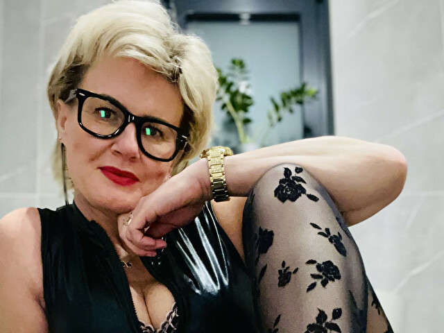 ADELEMILF free sexy photo