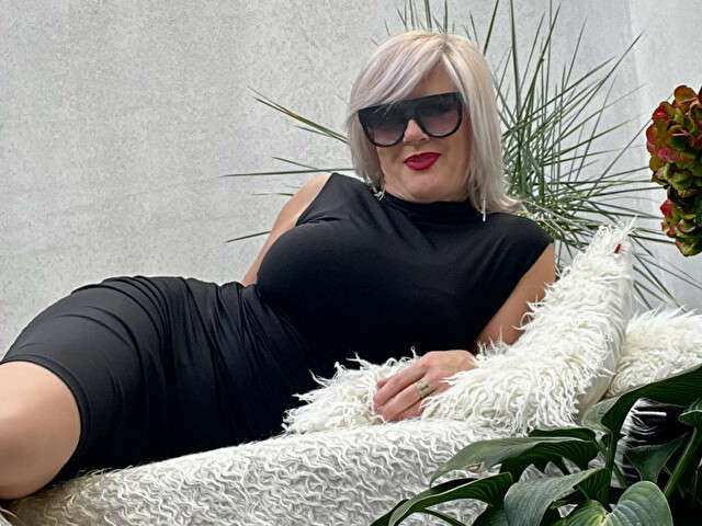 ADELEMILF free sexy photo