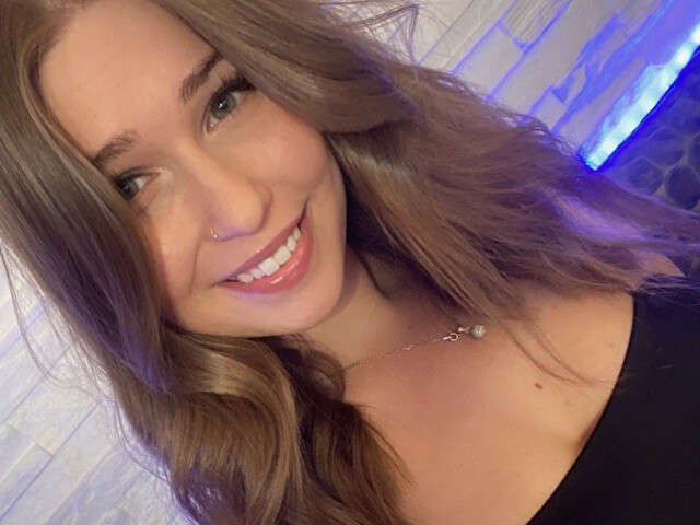 AMBERMAEE free sexy photo