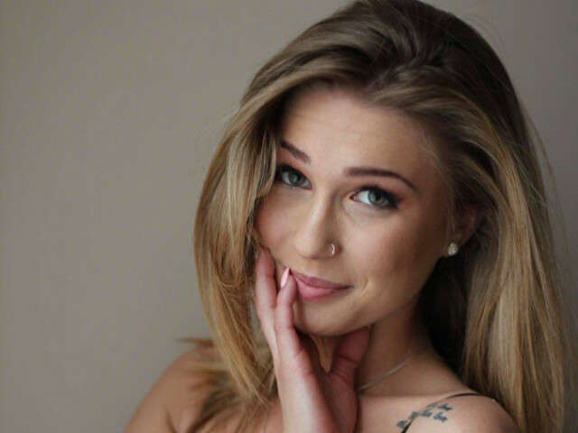 AMBERMAEE free sexy photo