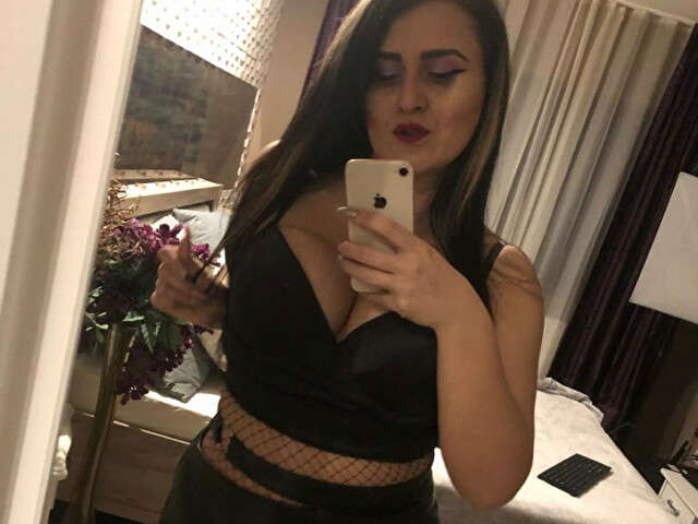 SELENAQ free hard sexy photo