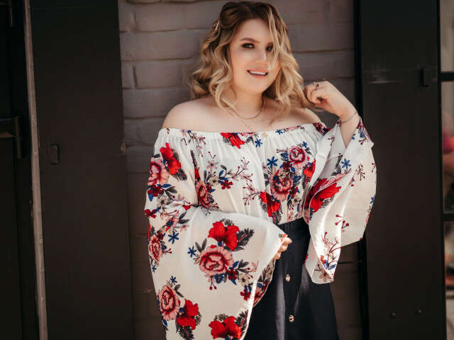 MAYBEYESS free sexy photo