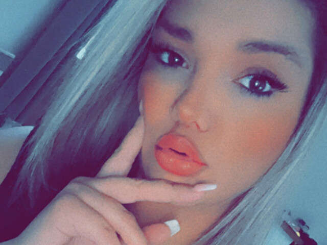 KLOE free sexy photo
