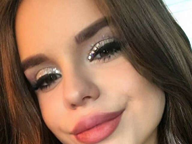 AVELINAFOX free sexy photo