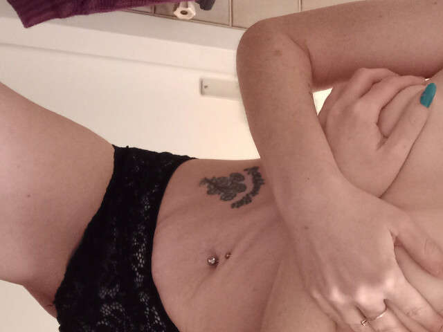 KYKKI free hard sexy photo