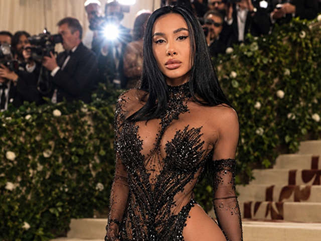 SELENADIVAX free sexy photo