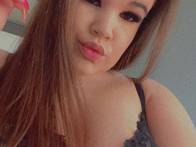YENNIESWORLD free hard sexy photo