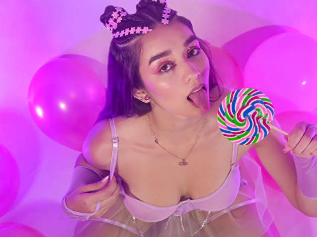 CAROLINECOSE free sexy photo