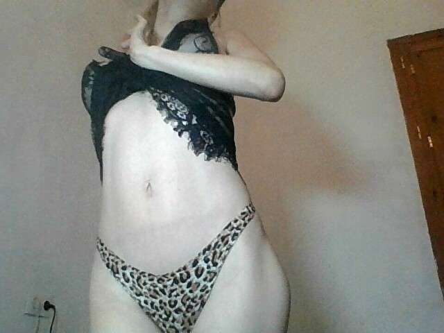 MAXMILLY23 free sexy photo
