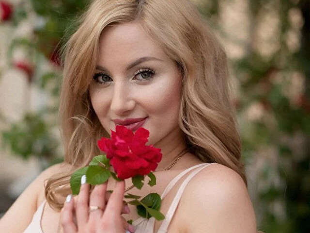 JULIABERRY free sexy photo