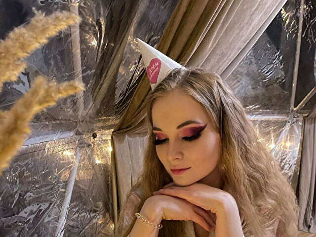 KIRAANDMAKS free sexy photo