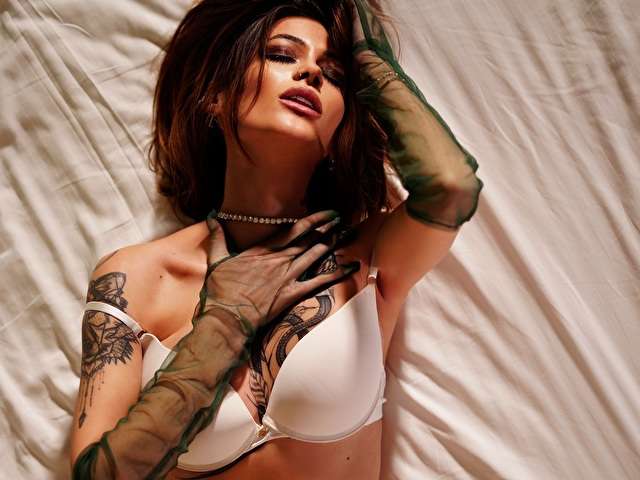 NICOLLE free sexy photo