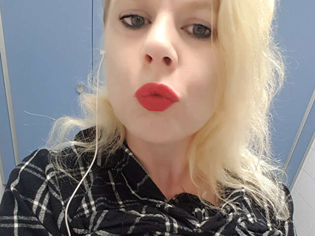 WHITEBUNNYX free sexy photo