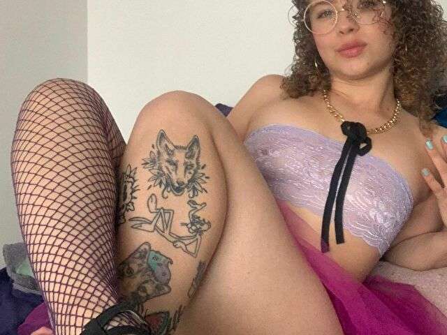 LATINBLONDE free sexy photo