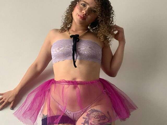 LATINBLONDE free sexy photo