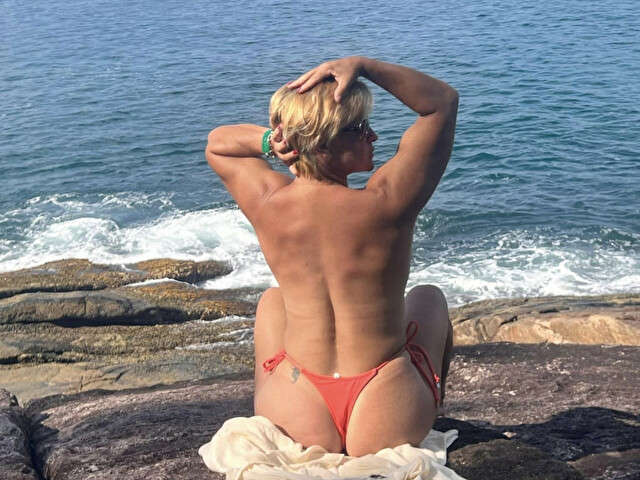 ISLAND free sexy photo