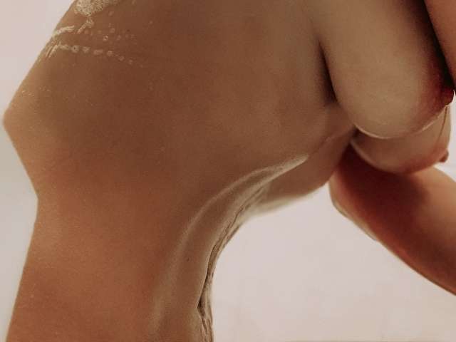 SQUIRTJULIA free hard sexy photo