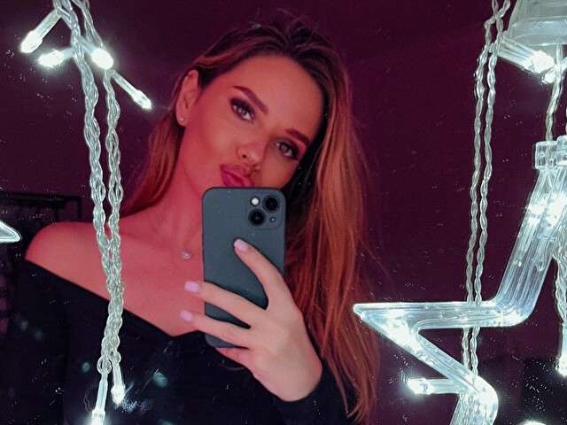 SQUIRTJULIA free sexy photo
