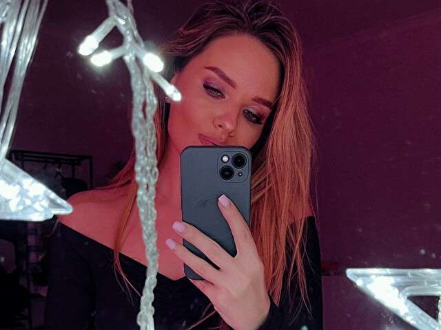 SQUIRTJULIA free sexy photo