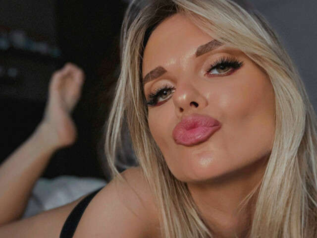 SQUIRTJULIA free sexy photo