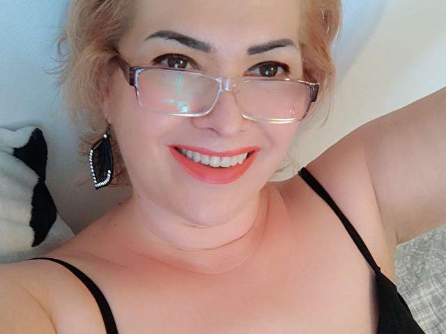 1MILF4U free sexy photo