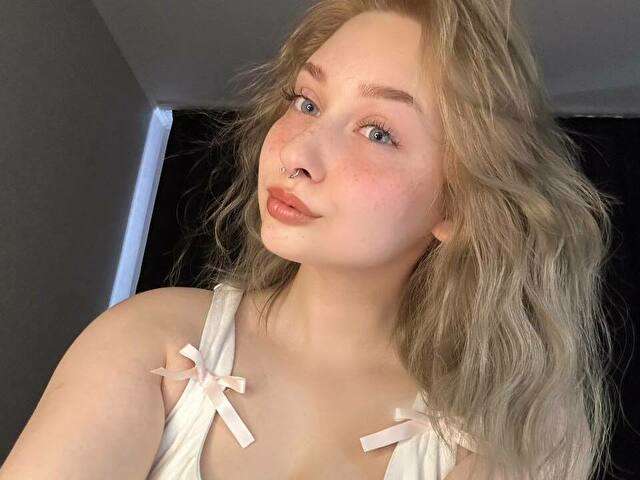 LUXURYCUTIE free sexy photo
