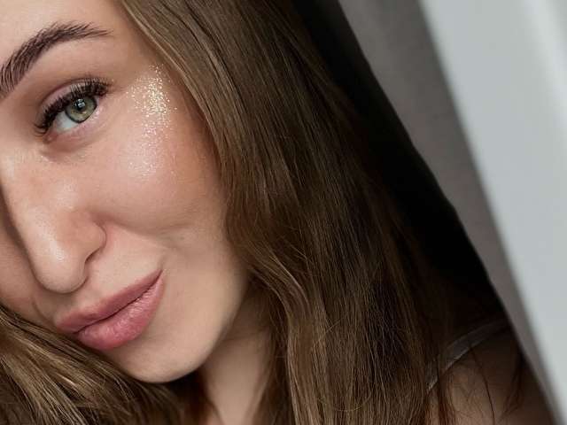 CAROLINE26 free sexy photo
