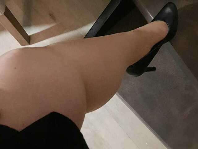 SELENA271 free sexy photo