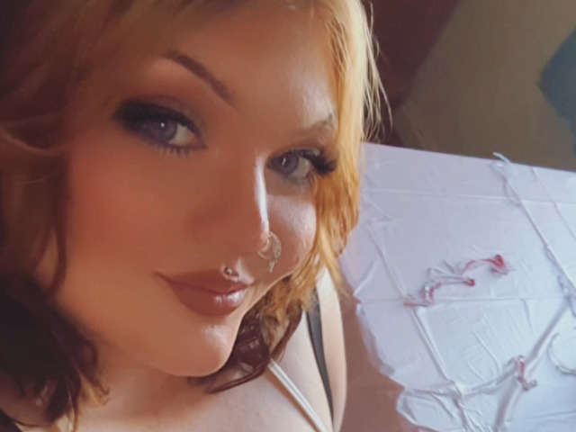 TRIXXIESINNS free sexy photo