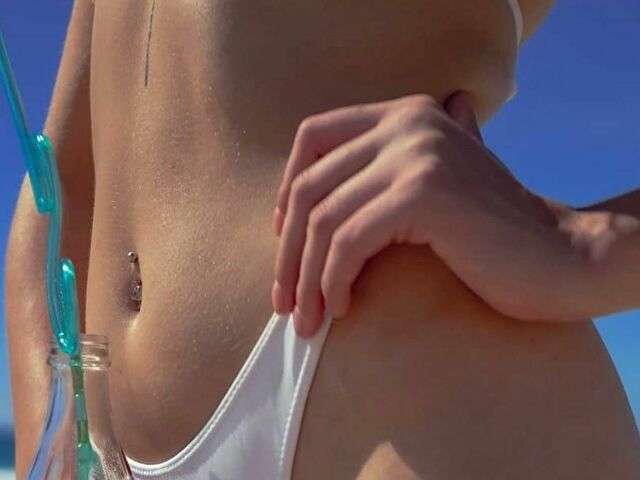 CAROLIEEN99 free sexy photo