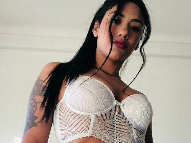 JULIESEDUCE free sexy photo