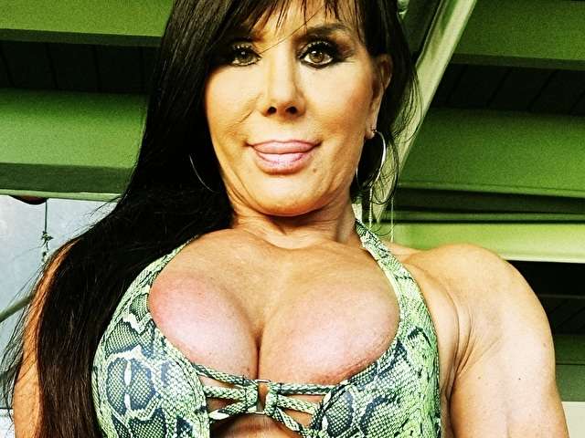 MUSCLELATINA free sexy photo