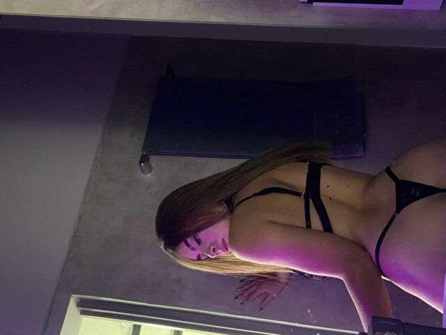 AMBERROUSS free sexy photo