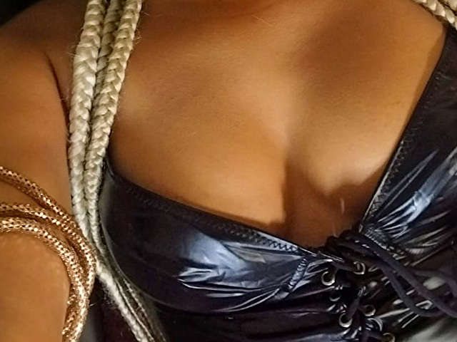 MISSKHETNISS free sexy photo