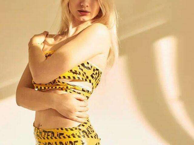 KAROLINARAY free sexy photo