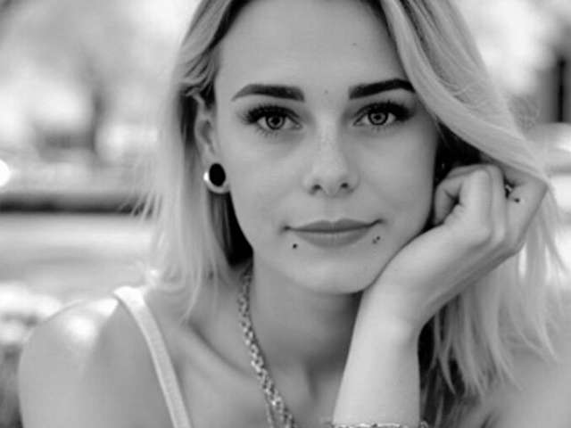 KIISSMONAA free sexy photo