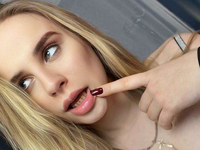LOLAPEACH free sexy photo