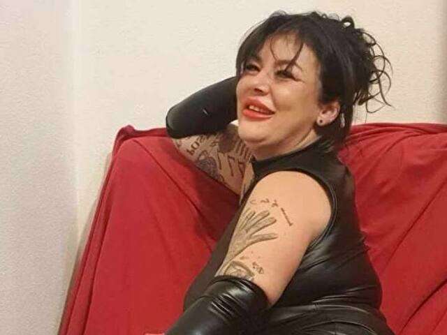 HOTMOMMAMILA free sexy photo