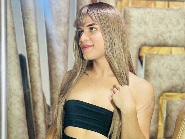 ORIANASAENZ free sexy photo