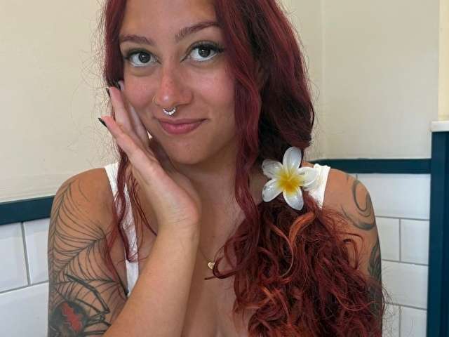SUZANNE22 free sexy photo