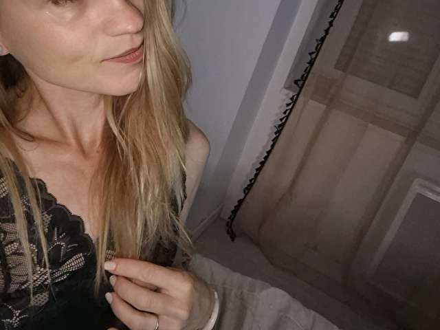 FURTIVE free sexy photo