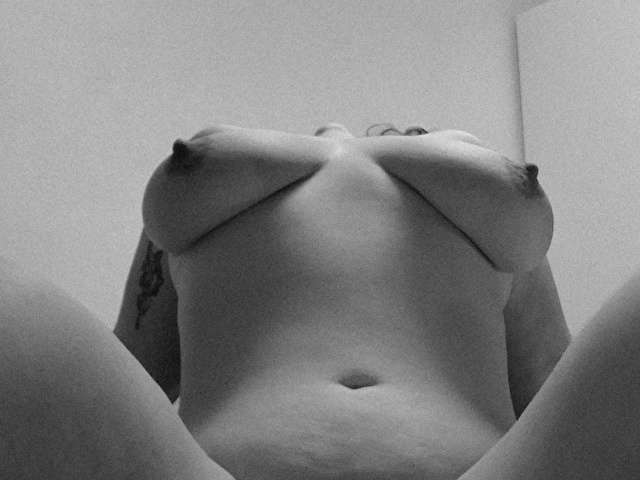 SEXYMILF free hard sexy photo