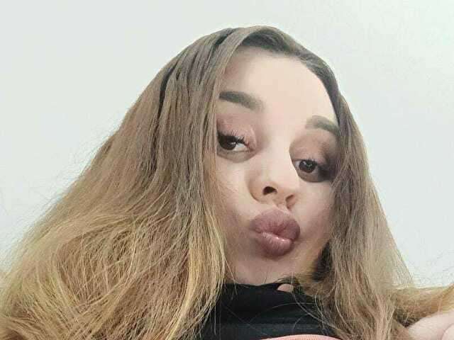 SARAELISE free sexy photo