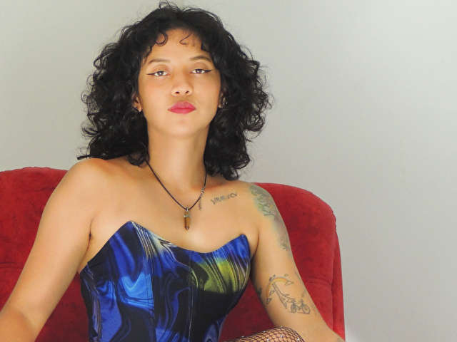 ANNEEFOXX free sexy photo